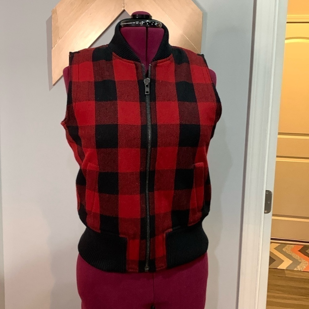 Madewell Buffalo plaid Sherpa lined vest, size medium